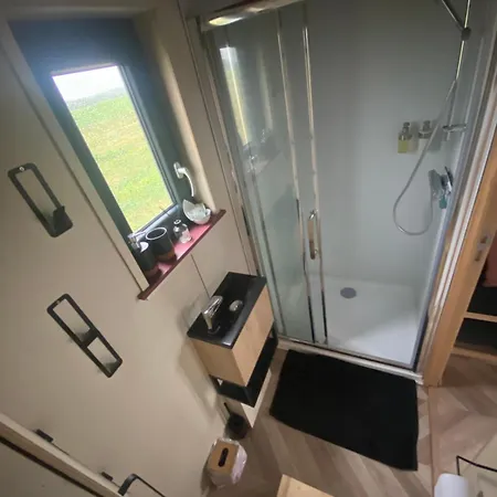 La Tiny House Et La De L'ouchette Lodge *